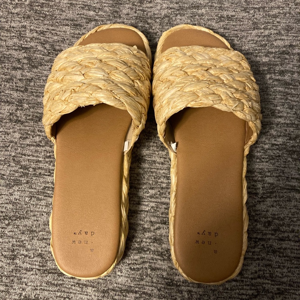 A New Day Raffia Platform Slides. Size 9.